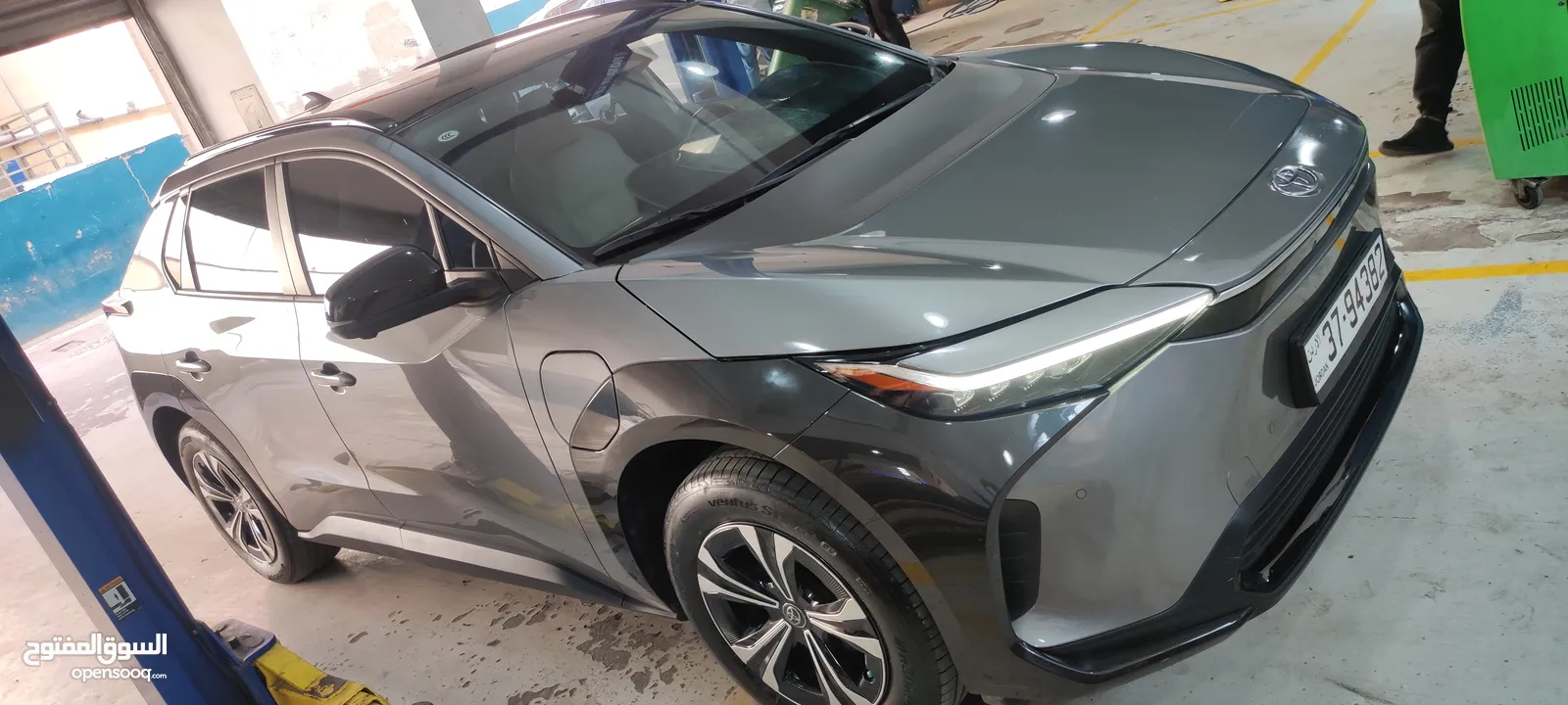 - Toyota bZ4X 2023  كهربائية بالكامل  فئة Long Range Pro  دفع أمامي