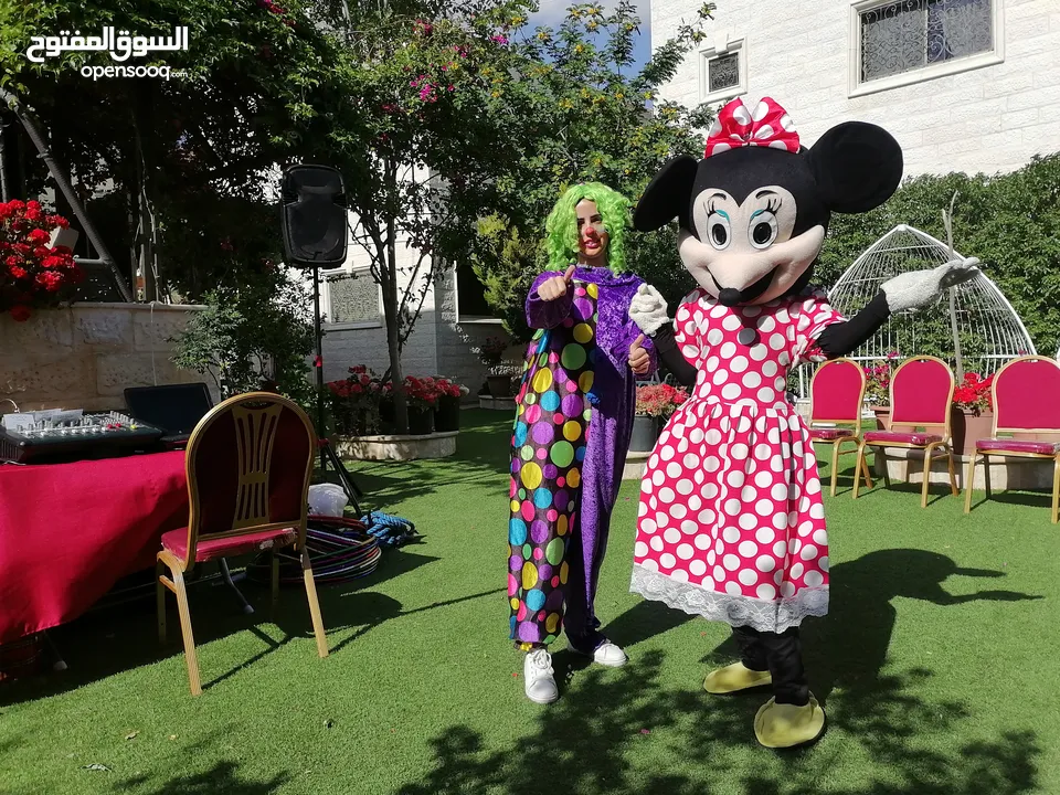 شخصيات كرتونية ومهرجين