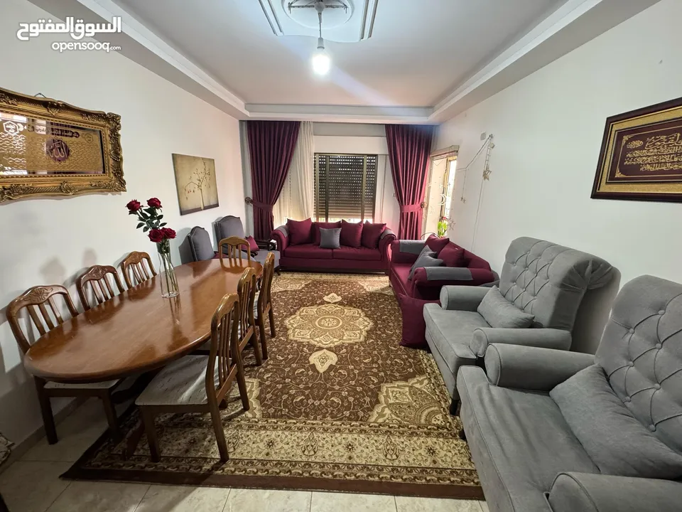 طقم كنب مع مفردتين