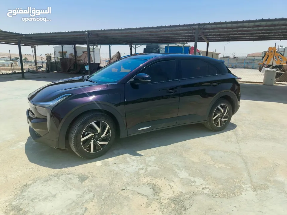 نيتا يو برو 2022 لون باذنجاني حره