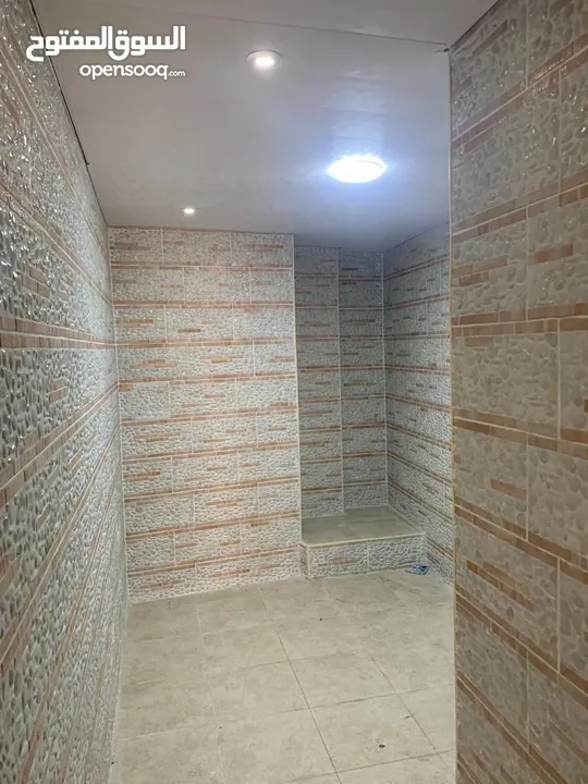 ستوديوهات ومخازن
