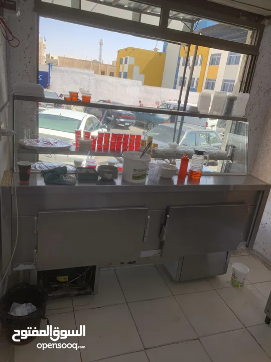 ثلاجه ديلي حجم كبير مترين ارتفاع متر ونصف شبه جديد بالصلاة على النبي