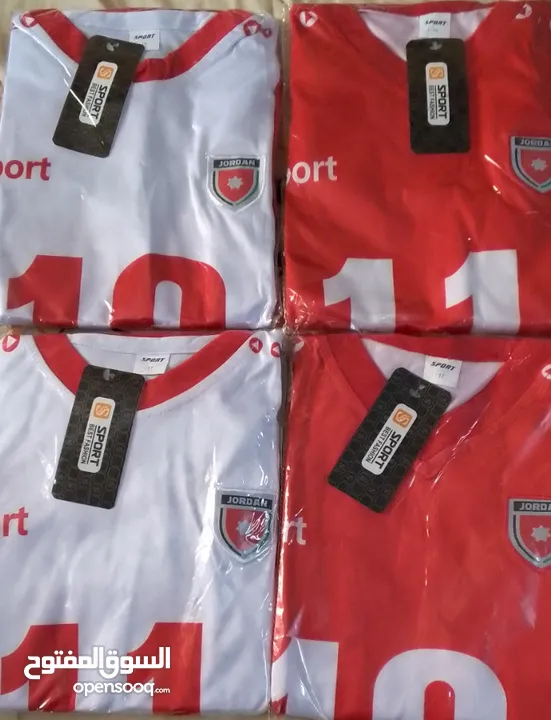 وفرنالكم طقم المنتخب الاردني ولادي شورت + تيشيرت باللون الابيض والاحمر بالرقم 11 و 10  من 9 ل 13 سنه