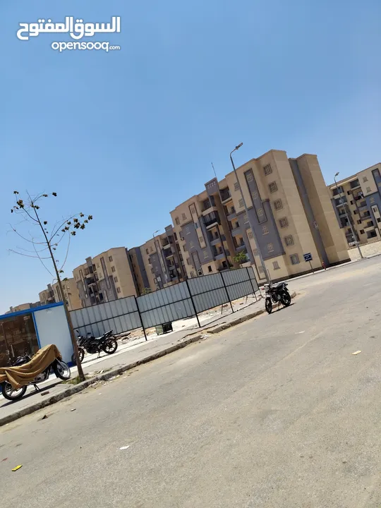 محل تجاري في منطقه 390 فدان في حداىق أكتوبر بجوار ابني بيتك السابعه و مشروع 557 عماره