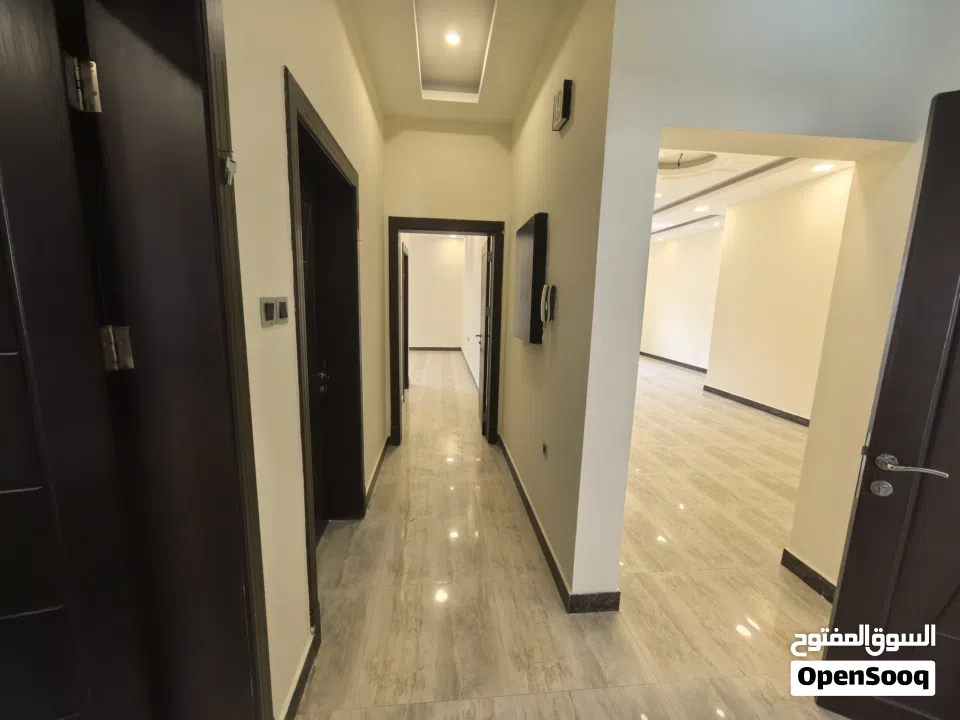 شقة سكنية راقية جدا للبيع وقابل للتفاوض.  المساحة 123متر