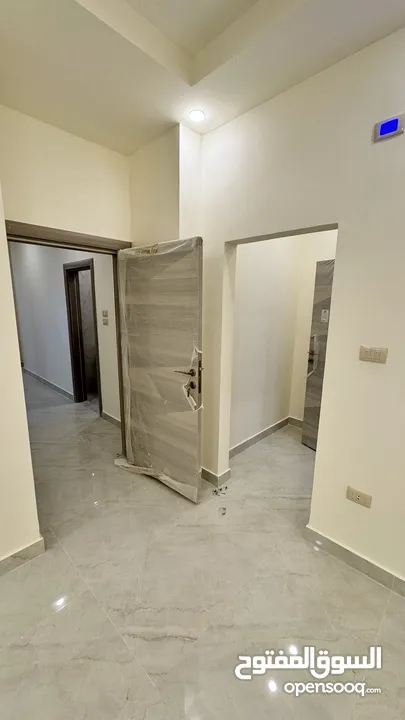 شقق جديده من المالك/ مجمع عمان مقابل الكارفور