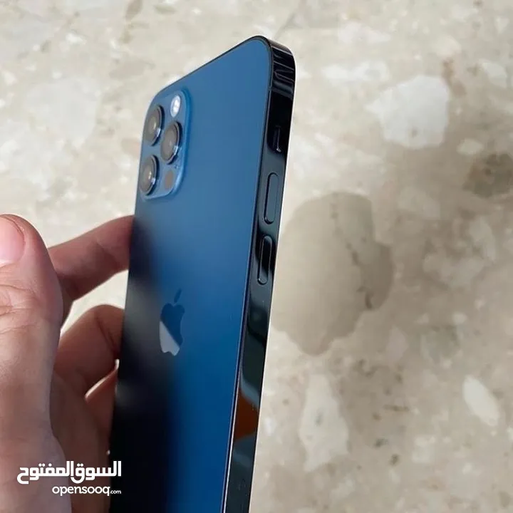 ايفون 12 برو ماكس مغير بطاريه وحاله البطاريه 100 وكسر في خفيف الشاشه الخارجيه ومعاه جميع اكسسواراته