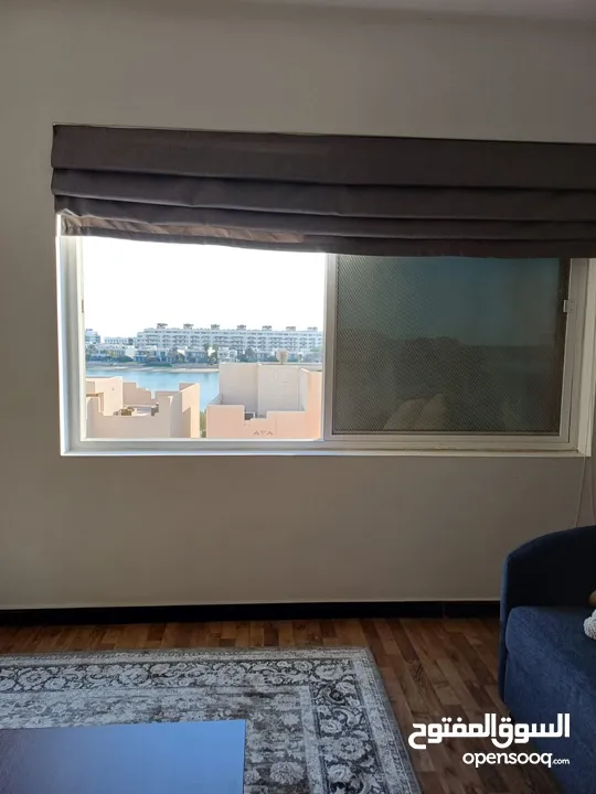 امواج شقه مطله على البحر للبيع