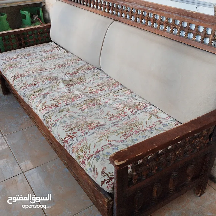 سيارة أطفال وسكيتات وألعاب أخرى