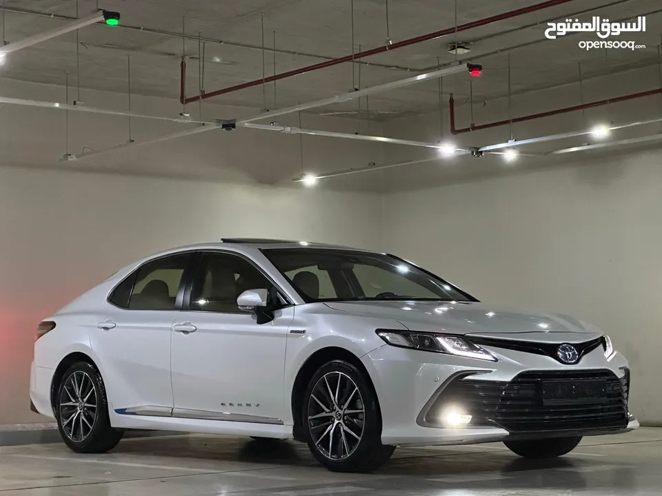 Toyota Camry 2023 Gle  بحالة الوكالة