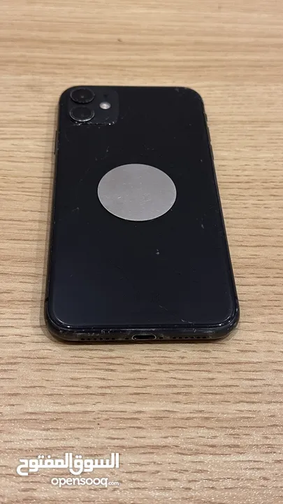 ايفون 11 64 جيبي لم يتم فتح الجهاز يحتوي على كسر في الجامه الخلفيه فقط