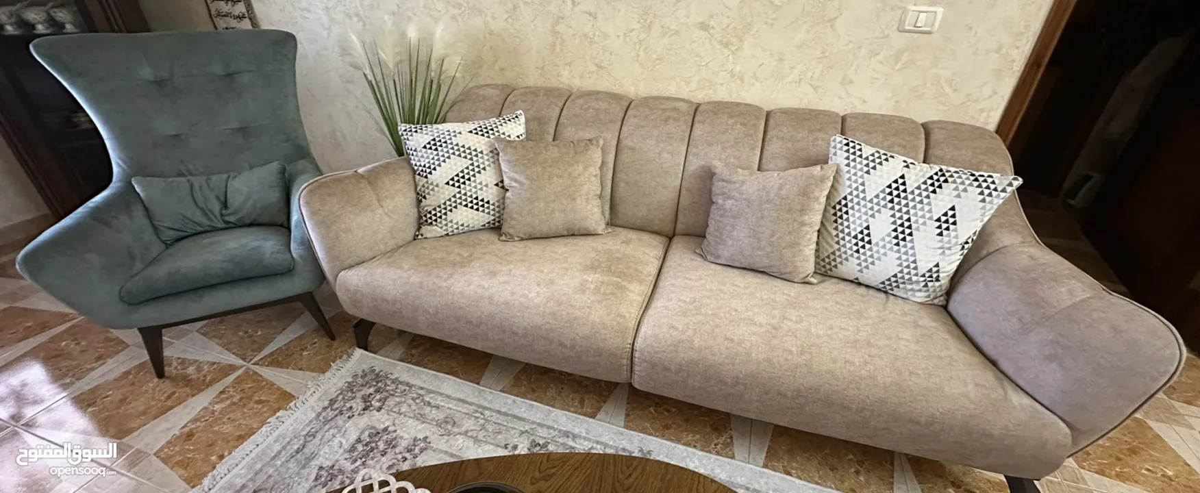 طقم كنب بحاله ممتازه