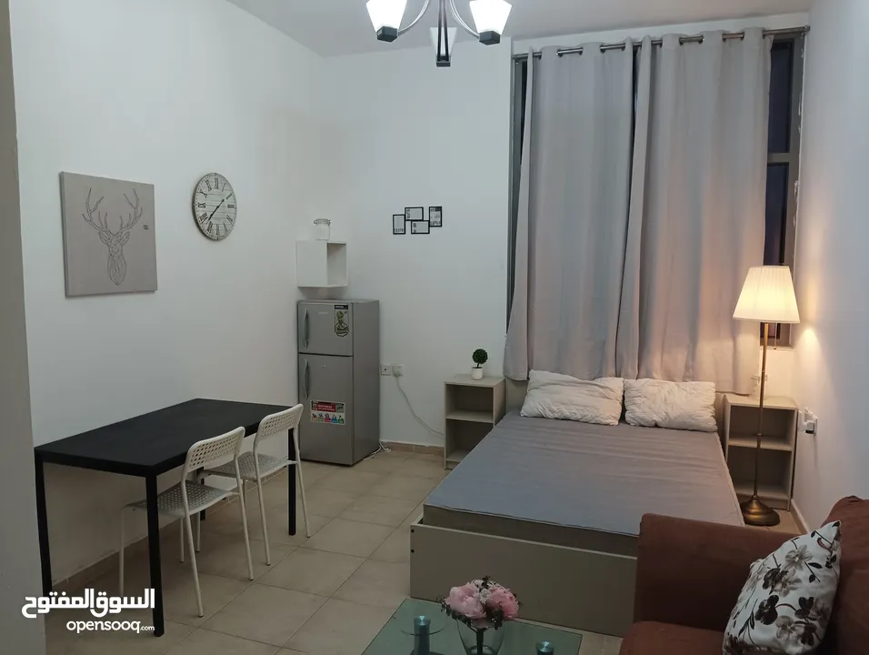 Partition for rent in 1400 Aed to 2400 aed