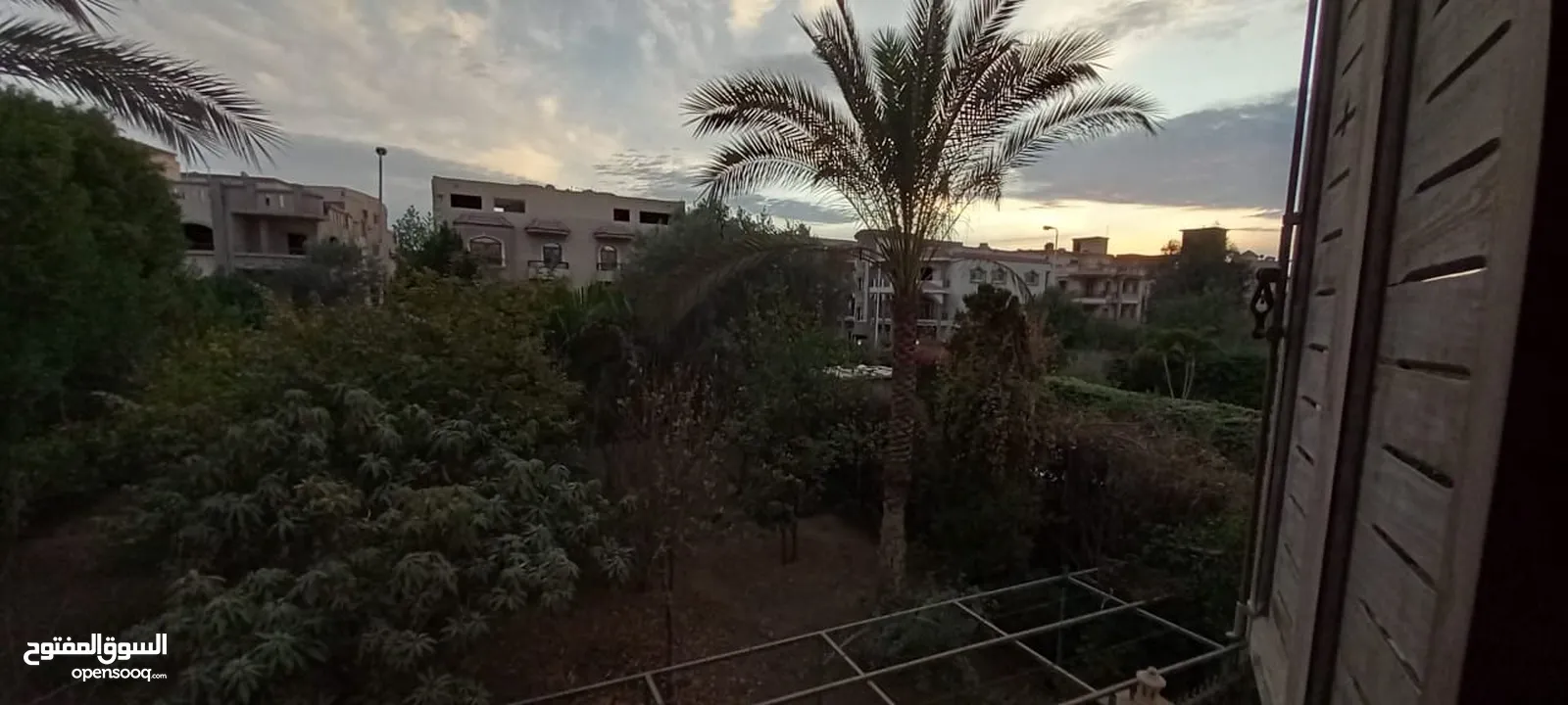 300 sqm Luxury Apartment for rent in First Settlement التشطيب سوبر لوكس مفروشه  بالتكيفات