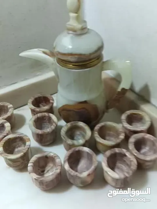 طقم دله و12فنجان من الرخام الخالص الطبيعي صناعه هنديه بالكامل لم تستخدم ابدا
