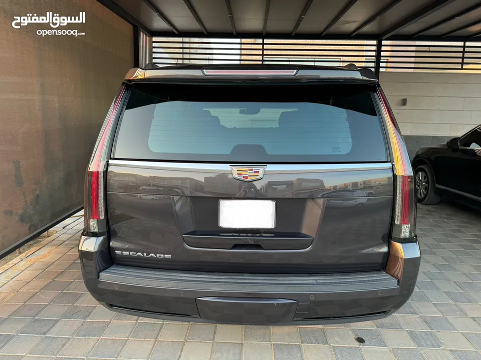 2015 Cadillac Escalade 1 owner GCC