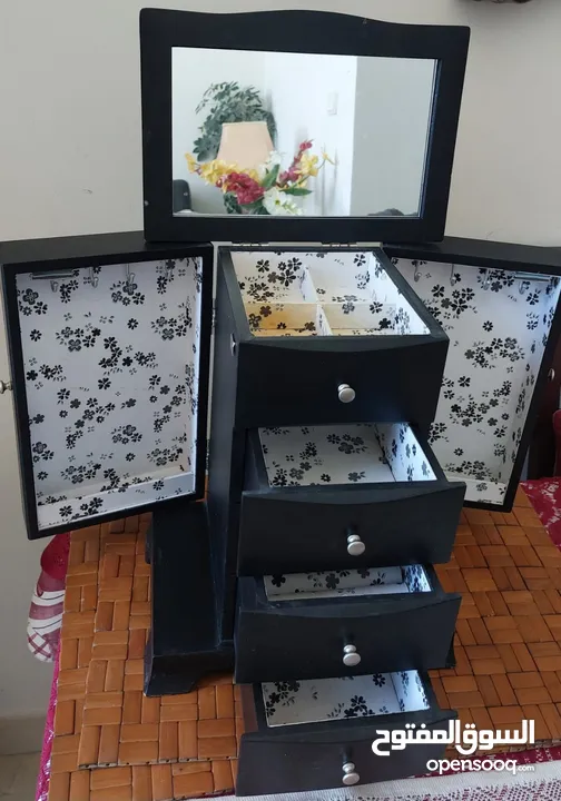 Jewelry Box in excellent condition for sale