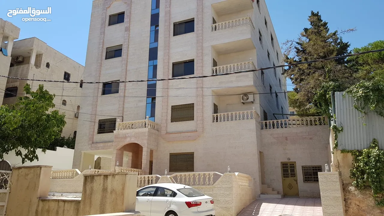 للبيع شقق سكنيه جديده في منطقة المدينة الرياضية, في عماره مكونه من 8 شقق فقط