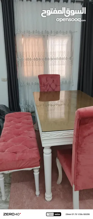 طاولة سفر بحالة الجديد بسعر 220 قابل للتفاوض بشي بسيط