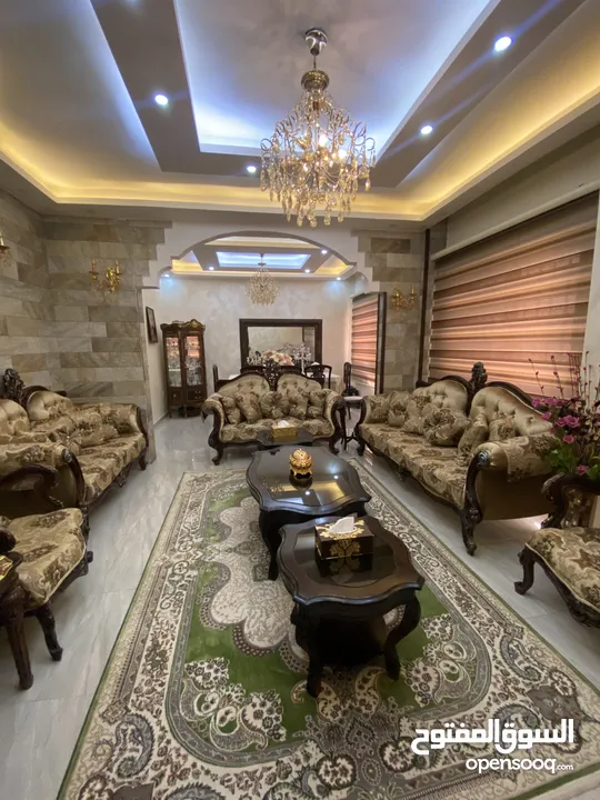 فرصة استثمارية وسكنية مميزة في ماركا الجنوبية – عمّان ( بيت مع ثلاث محلات للبيع )