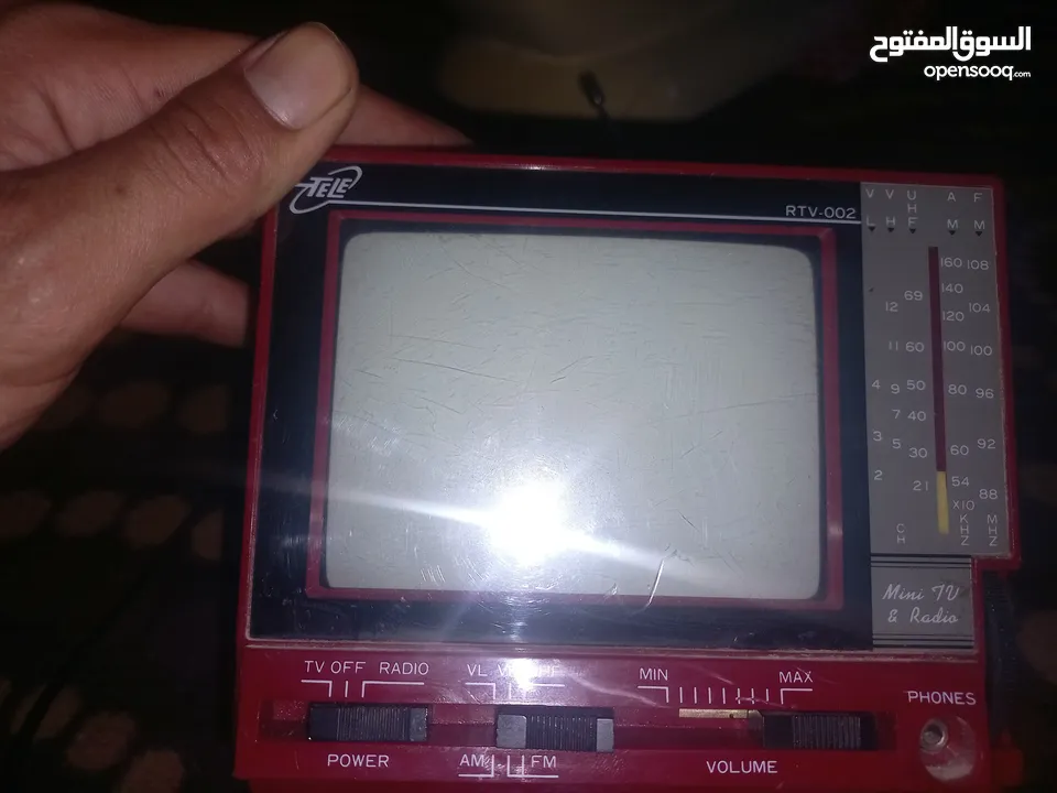 تلفزيون قديم ابيص وأسود شغال قحص كامل