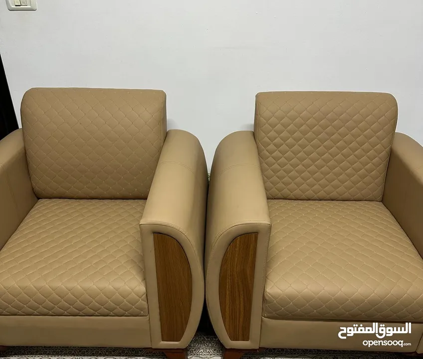 طقم كنب كامل للبيع بحالة ممتازة،طقم كنب فخم مثالي لغرفة الضيوف،المكاتب وغرف الجلوسلا يوجد توصيل800₪.