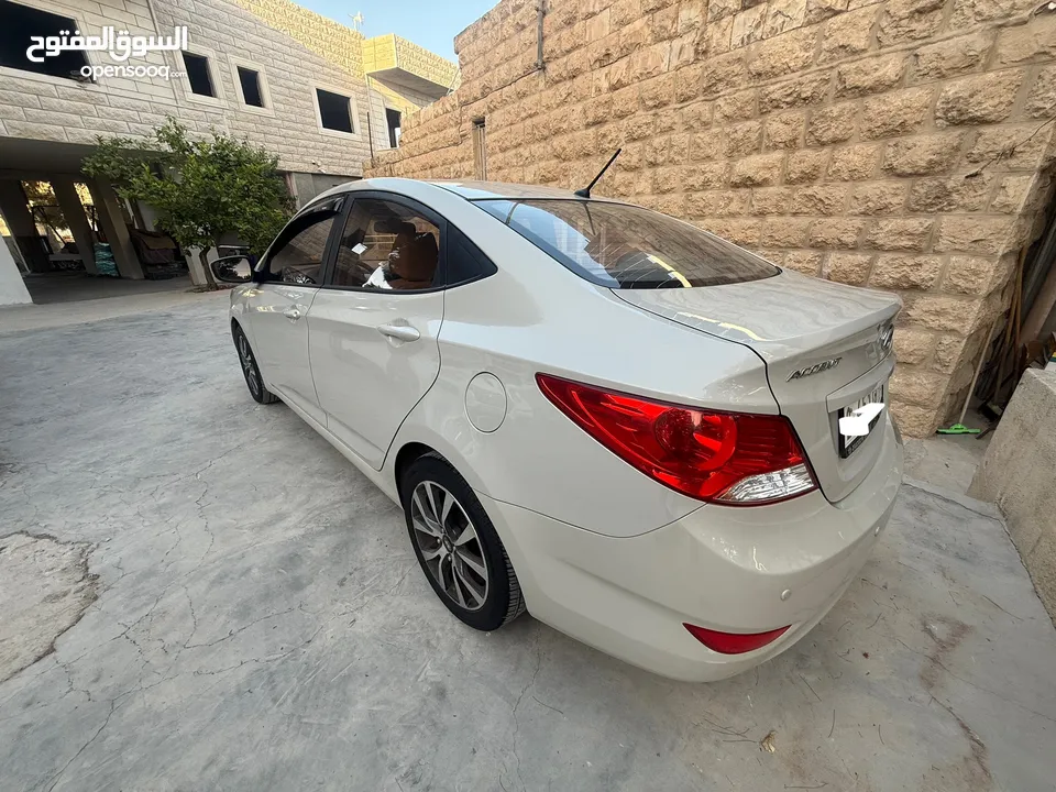 اكسنت 2017 ماتور 1600 بنزين اتوماتيك 4 غياااااار ماشيه 40 الف