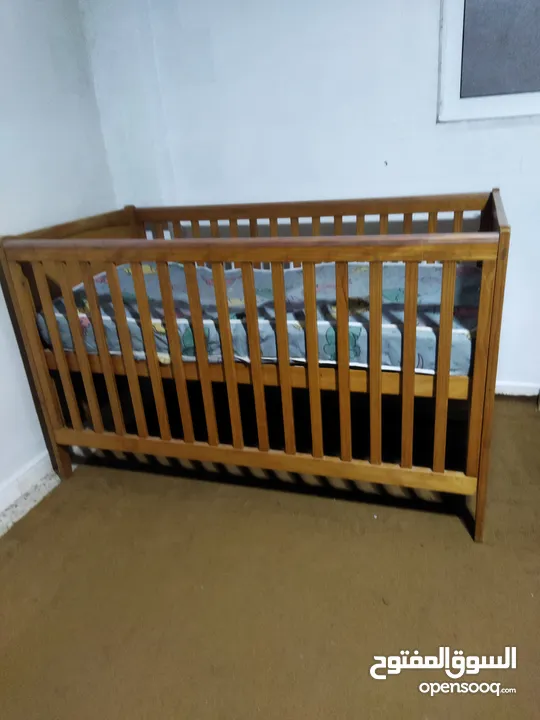 سرير اطفال ماركة  Mothercare  صناعة بريطانيه    أبعاده  140 *70*88