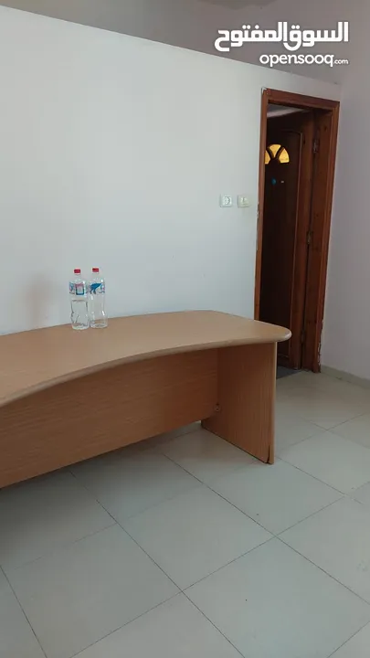 شقه مقابل الاكاديميه واسعه. مطله  سكن طالبات  180م2  بسعر مناسب