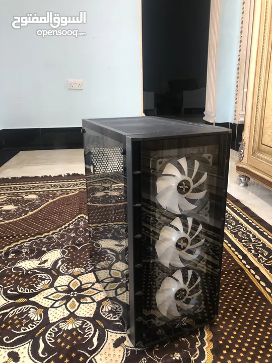 كيسة بي سي قيمنق ميد تاور نظيفة مع مراوحها pc case gaming mid tower in great condition