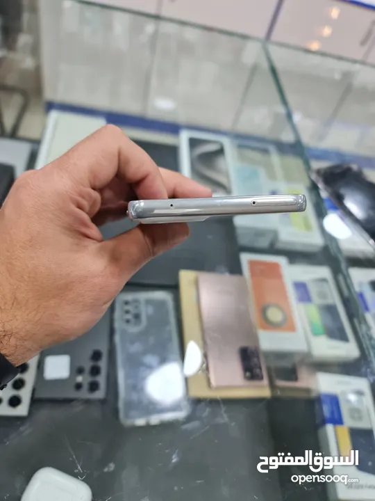 Samsung A73 256 بحالة ممتازة جدا