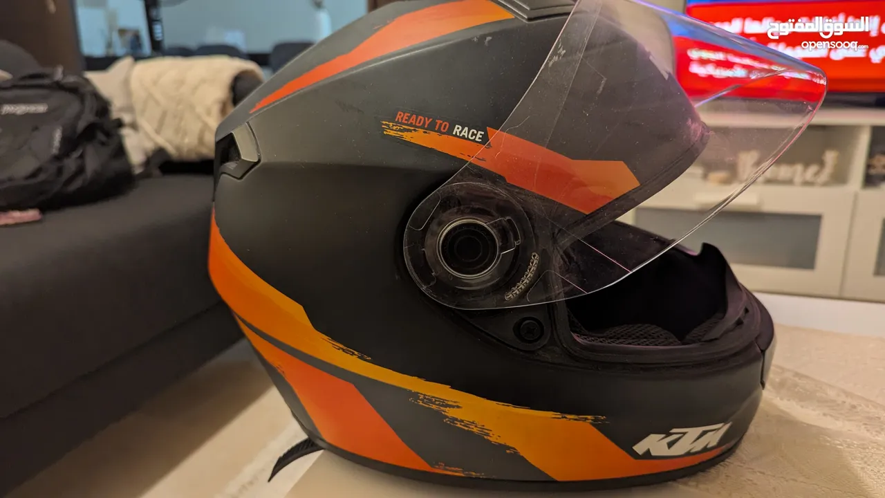 خوذة KTM استعمال قليل دون خدش ECE22 بحالة ممتازة جدا حجم XL