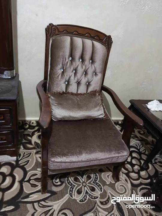 طقم كنب سبع مقاعد مع الطولات