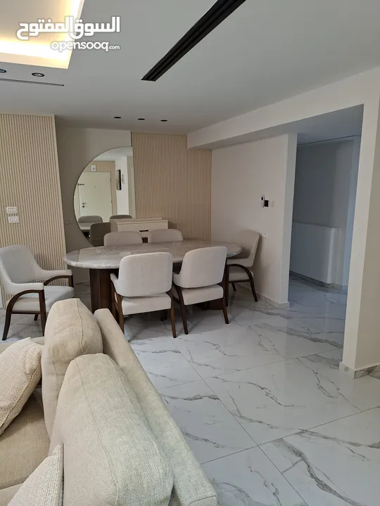 الشقة سوبر دولكس لم تسكن من قبل فرش جديد مع المالك مباشرة