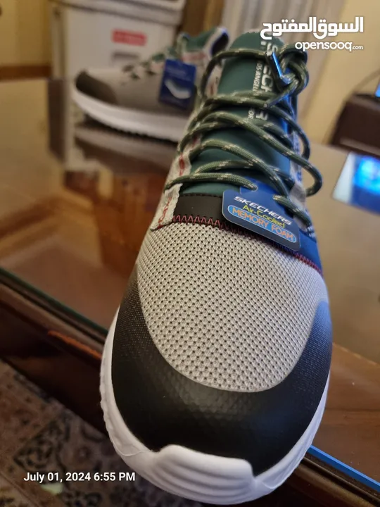 حذاء رياضي  Skechers جديد تماما وارد من نيويورك جوز لونه اخضو والآخر لونه رمادي جديد.