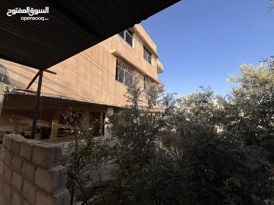 عمارة ثلاث طوابق + شقة ارضية عظم +تسوية  + كراج سيارات  للبيع
