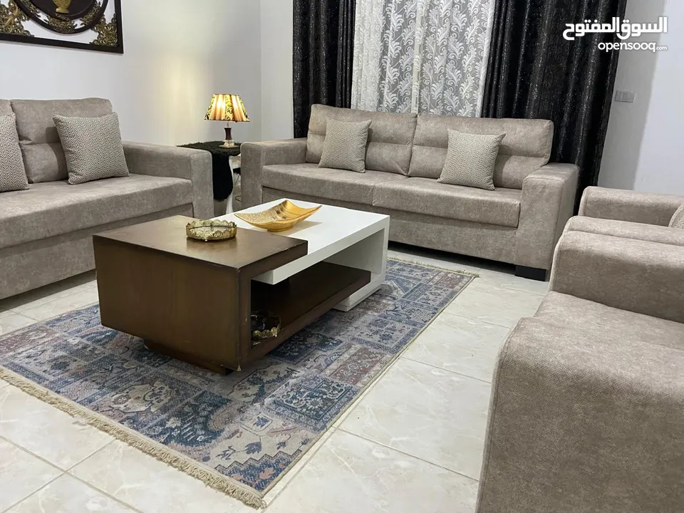 أطقم كنب وكورنرات خشب سويد ثقيل جدا اسفنج دانلوب والضهر هولو طبي الارضيات كوشوك متينه