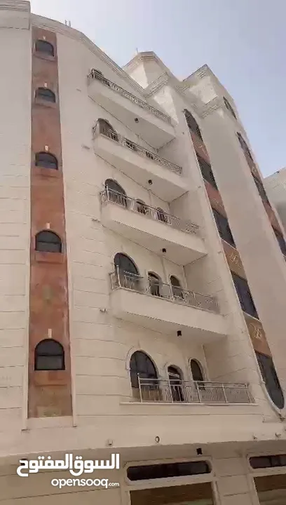 العمارة للبيع تشطيب لوكس في صنعاء بيت بوس على3شوارع