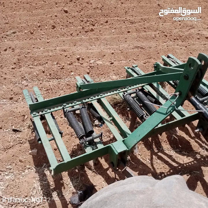 تركتر اسكي صغير ‌ 35 حصان     دفع رباعي  4×4   للبيع بسعر مغري. نضيف مشاء الله عليه  ؏ شغل مباشره.