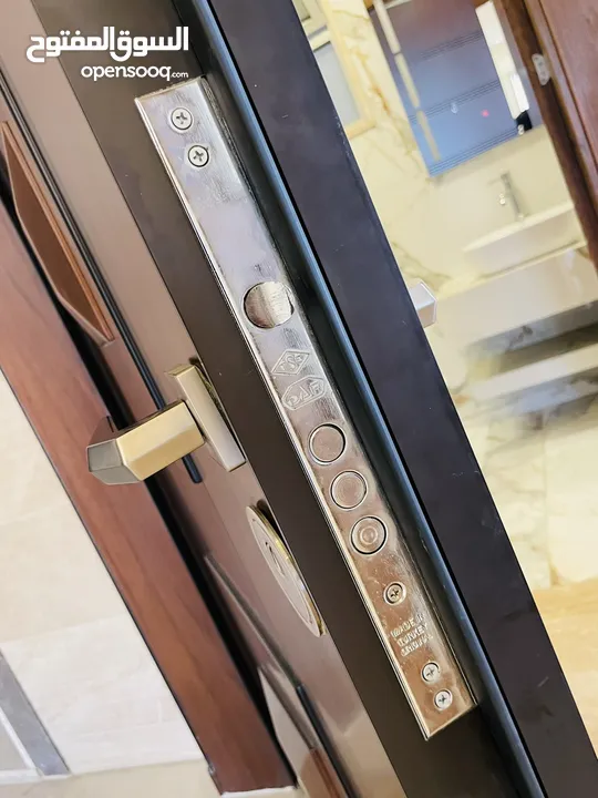 شقه في ضاحية النخيل للبيع فاخره جدا موقع مميز مطله على طريق المطار
