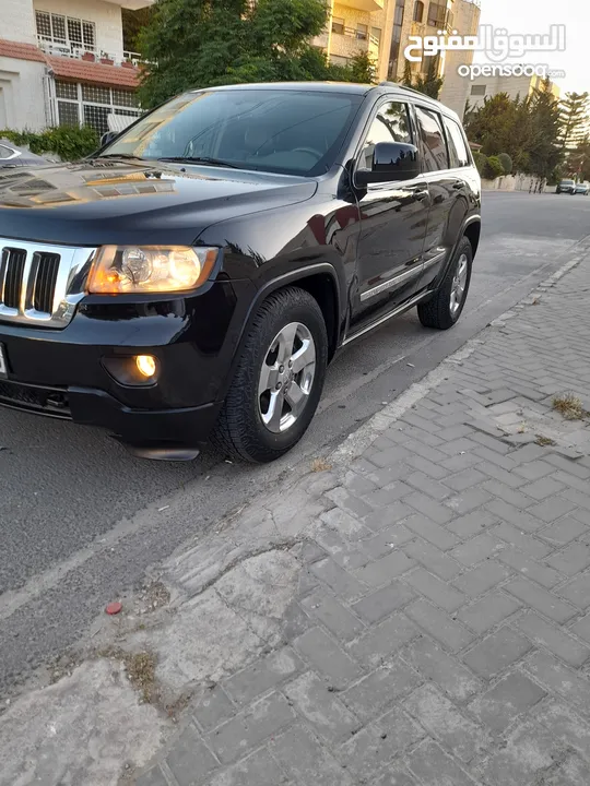 Jeep Grand Cherokee 2011                                                          Laredo 4x4