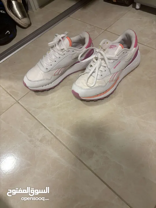 حذاء رياضي اصلي مقاس 37