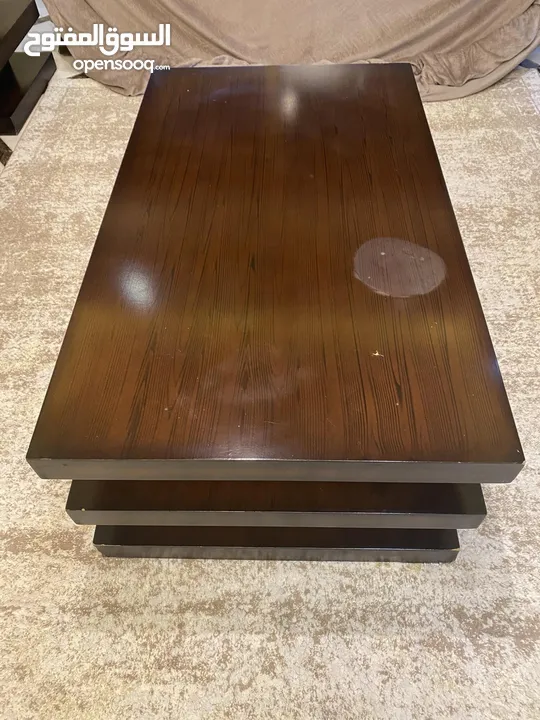 طاولة وسط  مع ملحقين طاولتين صغار  خشب  وزن ثقيل