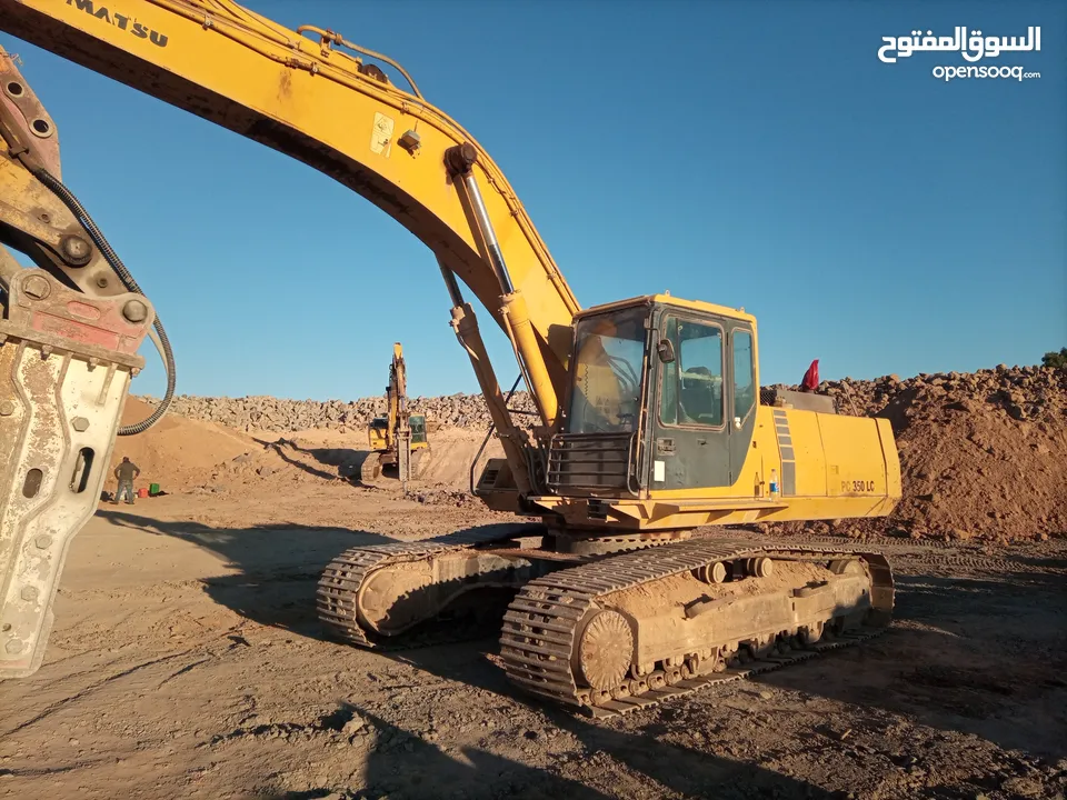 بلدوزر D8L +لودر 470 +حفارة 450 +حفارة 300 للإيجار