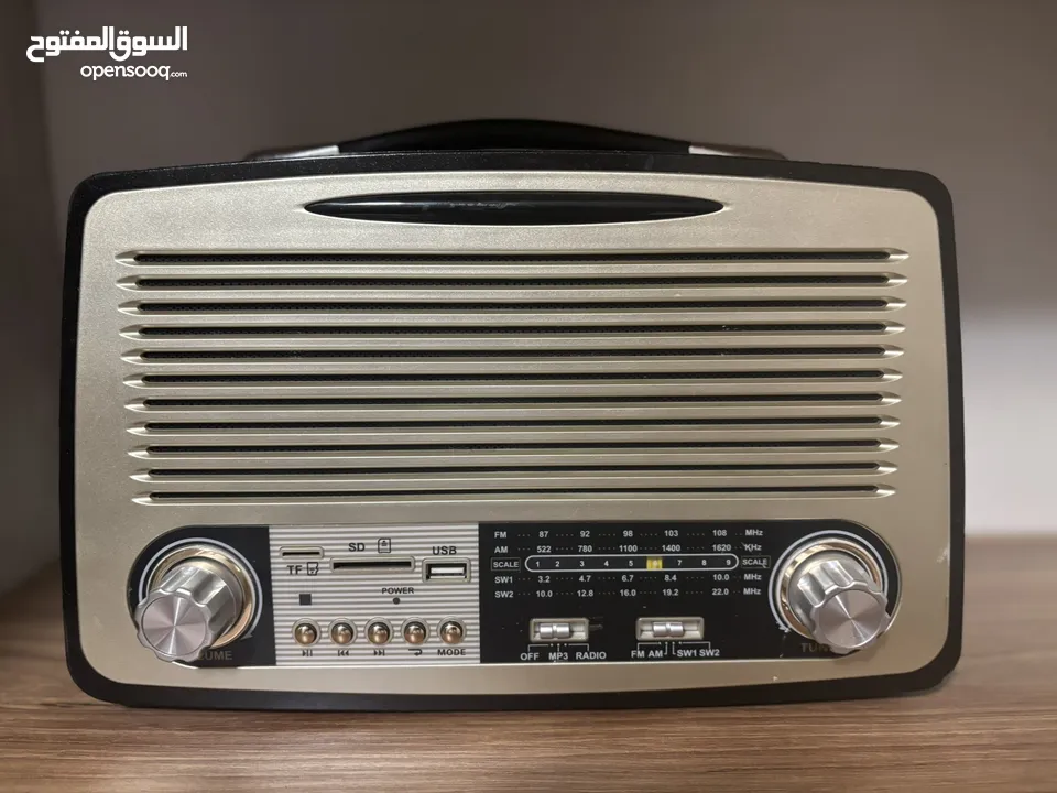 راديو كلاسيكي بتصميم Retro أنيق – بحالة ممتازة