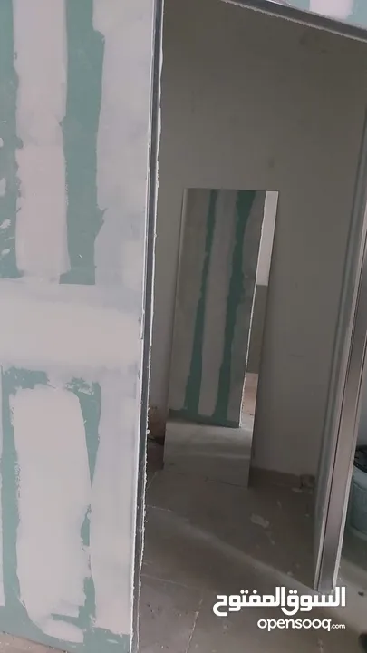 محل للبيع بالخلو مساحة 22 كتر مربع و نصف ، عليه سدة ع نصف المحل، عل شارع وسط البلد رام الله ، يبعد ع