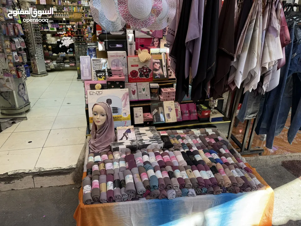 محل تجاري عطور ومكياج وشالات بسوق الوحدات