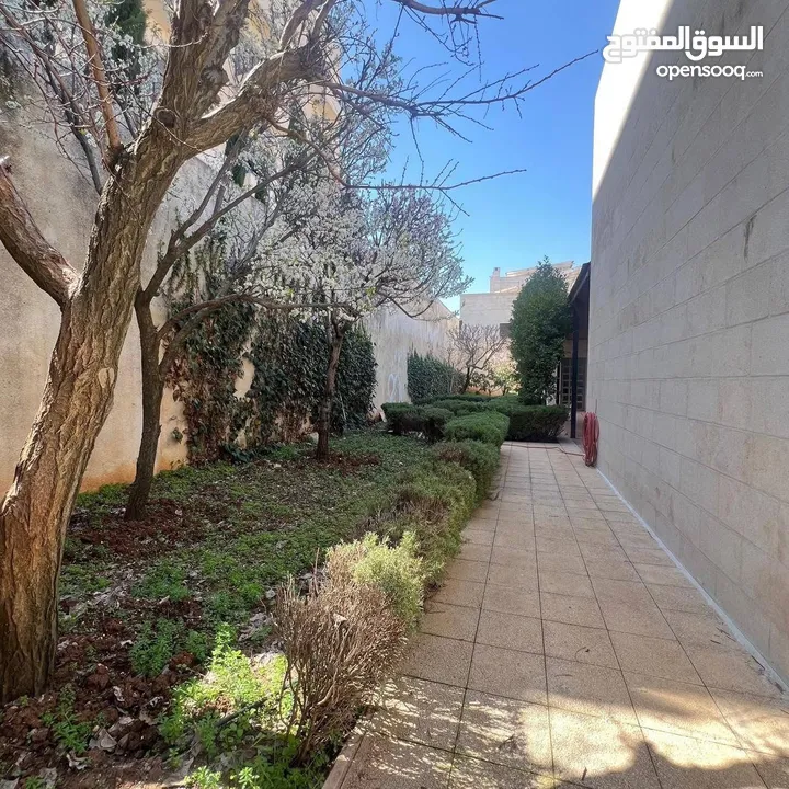 فيلا للبيع طريق المطار ضاحية النخيل