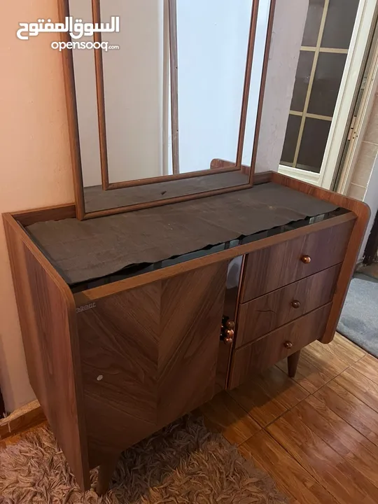 dressing mirror and 2 cabinet
