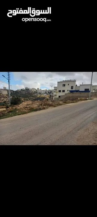 ارض مميزة على ثلاث شوارع في اجمل مناطق صافوط/ REF:017
